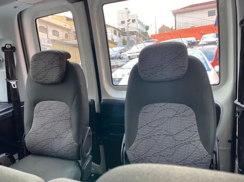 Imagem 12 de 14 de Fiat Doblo 1.8 Essence Flex 2019 - 7 Lugares