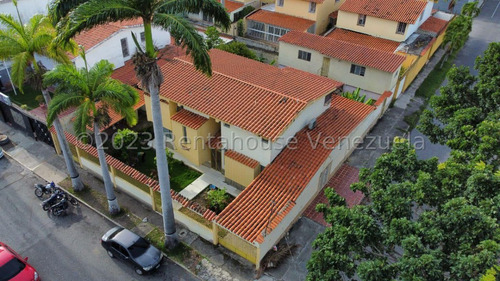 Casa En Venta En Barici Barquisimeto R E F 2 - 3 - 3 - 2 - 0 - 9 - 6  Mehilyn Perez