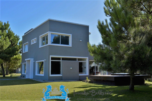 Venta Casa Costa Esmeralda Barrio Golf 2 0211 Amoblada