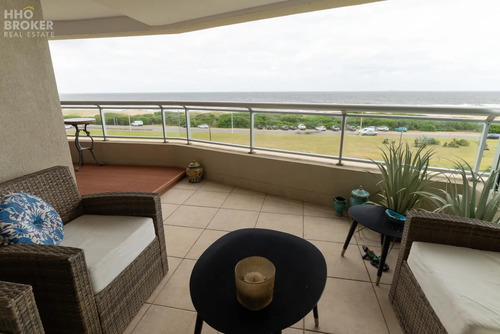 Apartamento En Venta De 3 Dormitorios, Torre Lobos, Punta Del Este, Playa Brava.