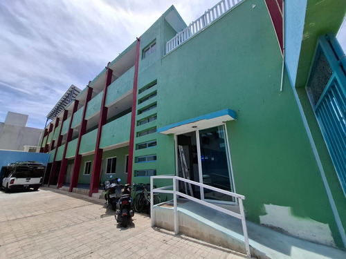 Hotel En Venta En El Puerto De Progreso Yucatan, A 350 Metros Del Mar, Funcionand
