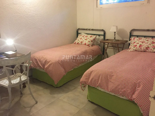 Moderna Casa En Venta En El Chorro A Metros Del Mar