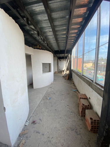 Se Vende Local Comercial En La Hacienda Guatire Obra Gris