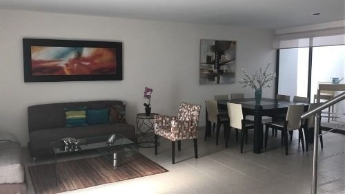 Casa En Venta Con 3 Recamaras, Estacionamiento Para 2 Autos.