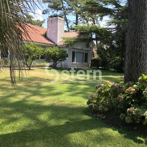Venta Casa 3 Dormitorios, Cantegril Punta Del Este- Ref: 917