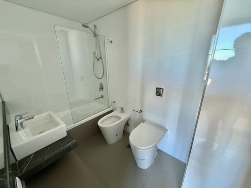 Departamento De 3 Ambientes Con Toilette Y Terraza - Al Rio Vicente Lopez
