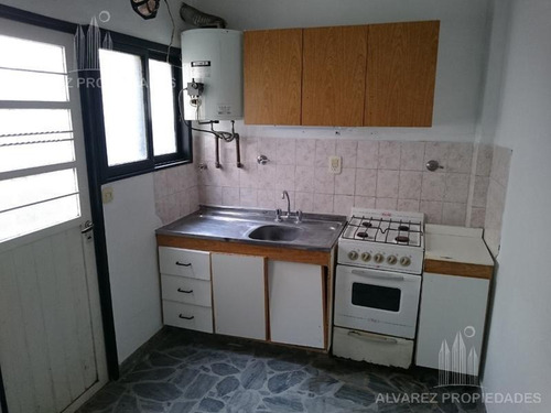 Imagen 3 de 10 de Casa Ph 2 Ambientes Venta Castelar Centro