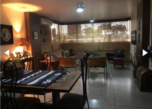 Michelle Vende Apartamento Guaparo Valencia Hr2520f