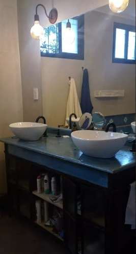 Casa En Venta De 5 Amb. 3 Dormitorios 3baños Pileta