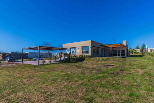 Venta De Casa En Colinas De Carrasco