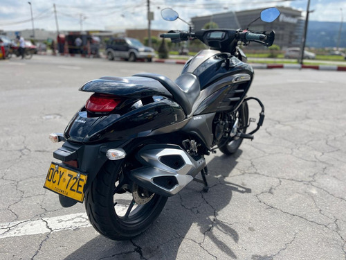 Suzuki Intruder