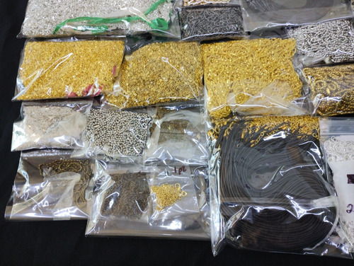 Lote Insumos De Bisuteria Cadena Dijes Ganchos Argollas 8kg (Usado)