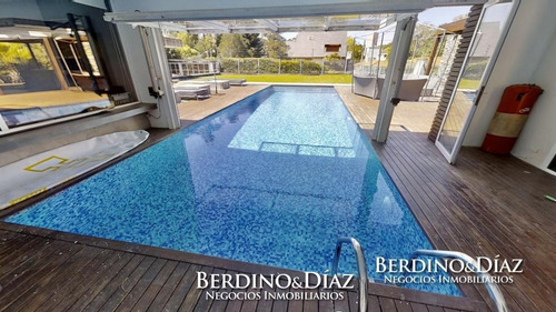 Espectacular Residencia Minimalista Con Amplio Parque A Metros De La Mansa- Ref: 539