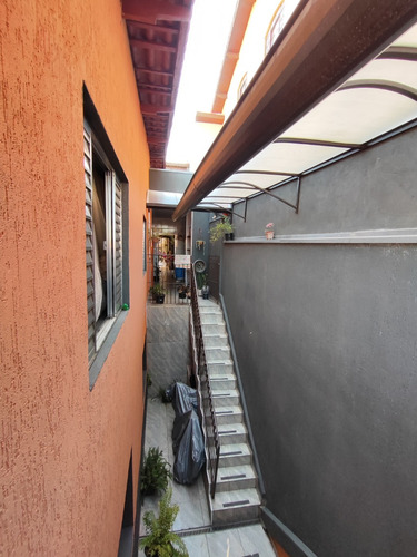 Casa Com Excelente Localização De Mercados, Posto De Saúde E Outras Facilidades