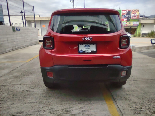 Imagen 4 de 8 de Jeep Renegade Latitude 2019 Colorado Red