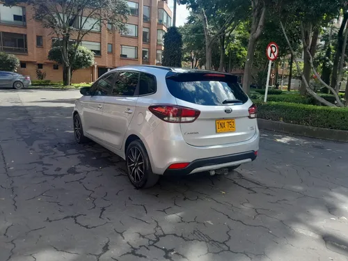 Kia Carens 2.0 Suv MT
