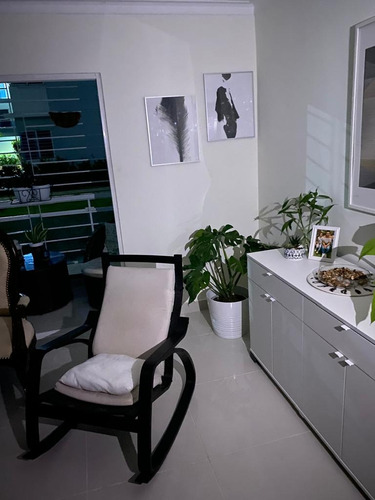 Primer Piso En Res Las Cayena Con Gym Al Aire Libre