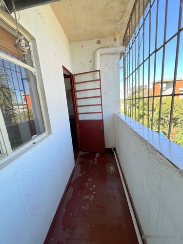Alquiler De Lindo Apartamento. Peñarol, 3 O 4 Dormitorios, Estufa A Leña, Muy Luminoso Y De Buen Tamaño!