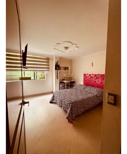 Vendo Apartamento En Laureles Medellín En Edificio De 185 M², Piso 1