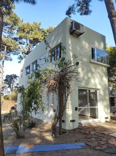 Casa En Venta - 3 Dormitorios 2 Baños - 90mts2 - Ostende