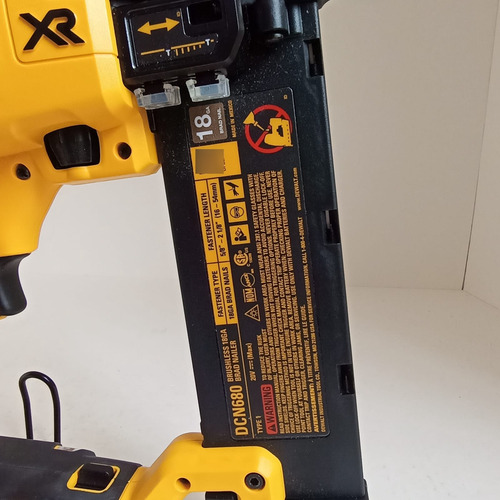 Nuevo Kit Clavadora Inalámbrica Dewalt Dcn680 Calibre 18