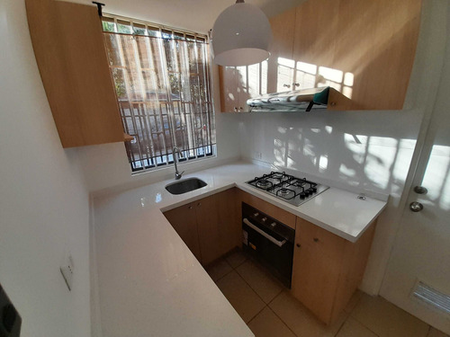 Impecable, 2 Pisos, 3 Dormitorios, 2 Baños (90267)