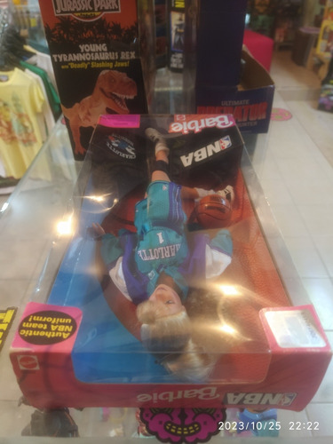 Official Nba Charlotte Hornets Team Edition Barbie Muñeca (Usado)