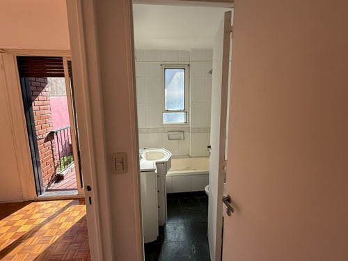 Alquiler Depto. 2 Ambientes Con Patio Exclusivo Y Balcón - Contrafrente - Recoleta