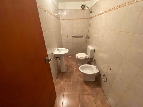 Imagen 6 de 12 de Apartamento En Alquiler Aguada 1 Dormitorio Al Frente Planta Baja