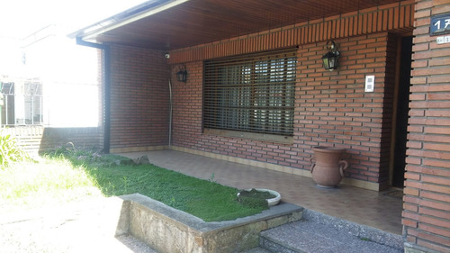 Imagen 1 de 14 de Chalet Amplio,buena Ubicación,jardin,varela Centro