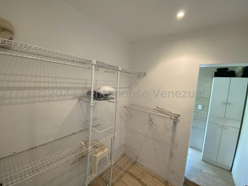 Amplia Y Luminosa Casa En Venta En Bosques De La Lagunita