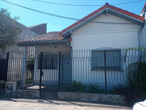 Se Vende Hermoso Chalet Sobre Camino De Cintura A Pocos Metros De La Rotonda!