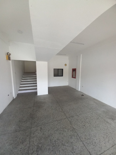 Alquila Local Comercial En Av. Cedeño