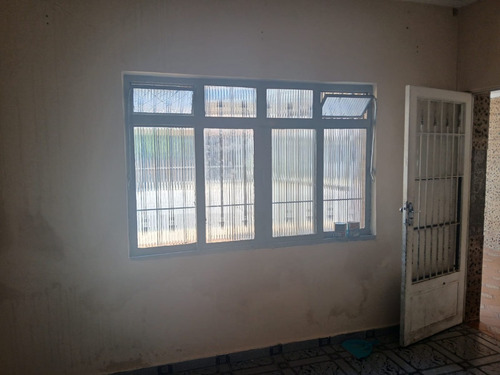 Duas Casas À Venda Ótima Localização Na Penha!