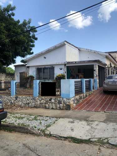 Casa En Urb. Los Colorados, Valencia    Plc-888