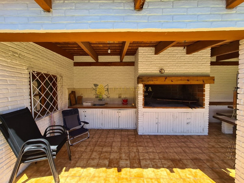 Casa En Venta Y Alquiler En Mansa, Muy Bien Ubicada, 4 Dormitorios. - Ref: 3527