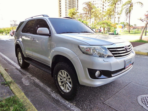 Imagen 3 de 11 de Toyota Fortuner Sr 2013 4x4 Automático