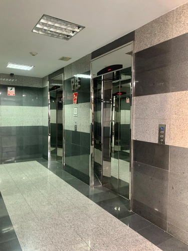 Oficina En Venta, Torre Empresarial Valoralta, Los Dos Caminos.