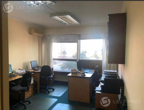 Oficina - Ciudad Vieja - Frente, De Categoría, G.c 8.000