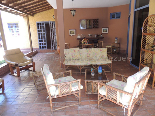 Townhouse En Alquiler Ubicado En Altos De Guataparo Valencia Carabobo 23-24556, Eloisa Mejia