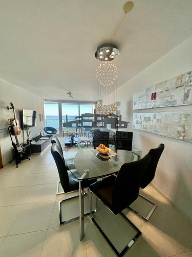 Venta Apartamento 2 Dormitorios Playa Mansa - Seasons Tower