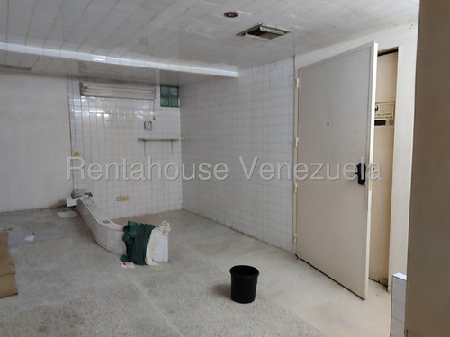 Casa En Alquiler En Zona Comercial Para Cualquier Uso Que Le Quieran Dar Antiguamente Funcionaba La Clínica Ronquillo La Casa Esta Para Ser Remodelada, Ubicada Estratégicamente