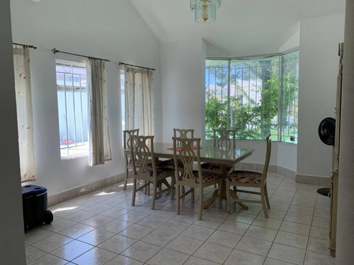 Imagen 6 de 15 de Casa En Venta De Un Piso Con Amplios Espacios