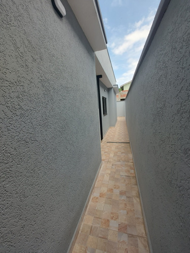 Casa Com Dois Quartos Sendo Uma Suíte, Piscina
