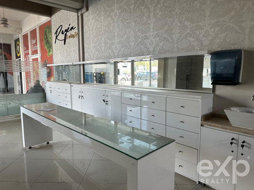 Arriendo Local Comercial Con Alto Trafico En Avda La Dehesa