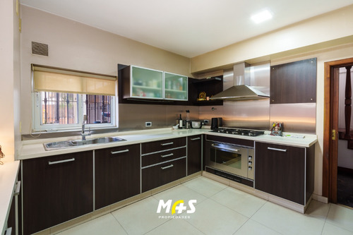 Villa Del Parque. Casa En Venta 5 Amb. Gge. Quincho Impecable!
