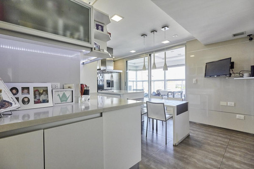 Imagen 17 de 30 de Increíble Semipiso Con Vista Al Rio Desde Los Dormitorios Y Terraza !! - Belgrano