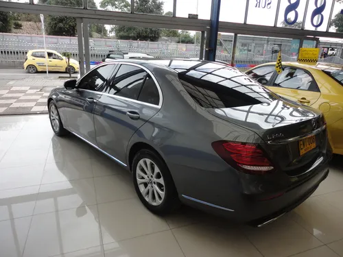 Mercedes-Benz E200 AVANTGARDE