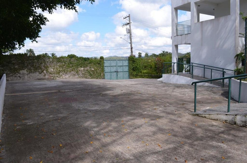 Chácara Em Guararema, Capacidade Aprox. 80 Dormindo, 10 Mil M², Acesso Fácil, Local Calmo.