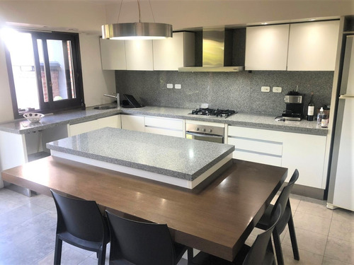 Imagen 5 de 14 de Chalet 7 Amb Con Fondo - Quincho - Pileta // Urquiza 256